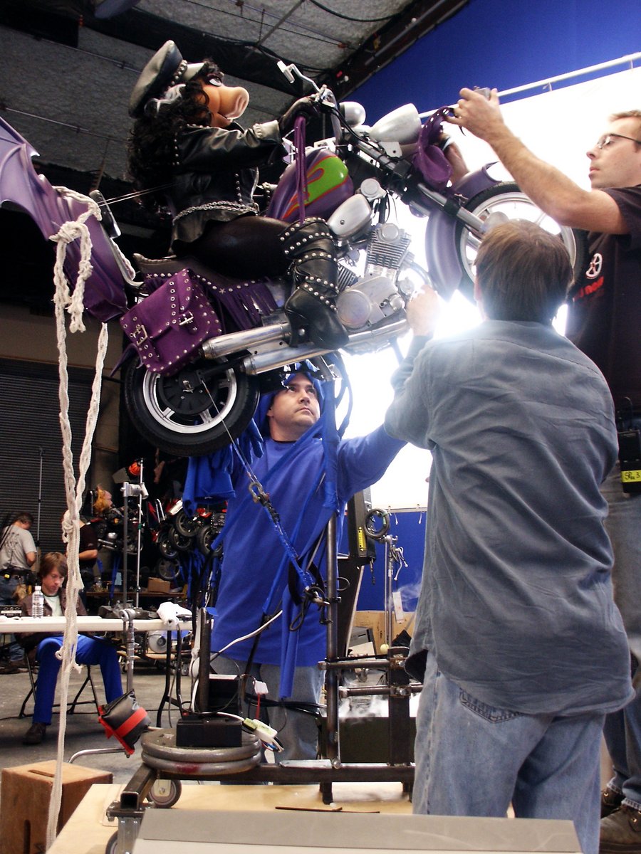 John Kennedy working on the Miss Piggy rig for The Muppets' Wizard of Oz