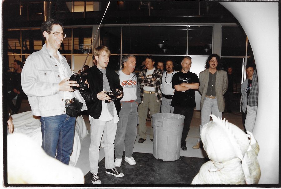 The Men in Black creature puppeteer crew